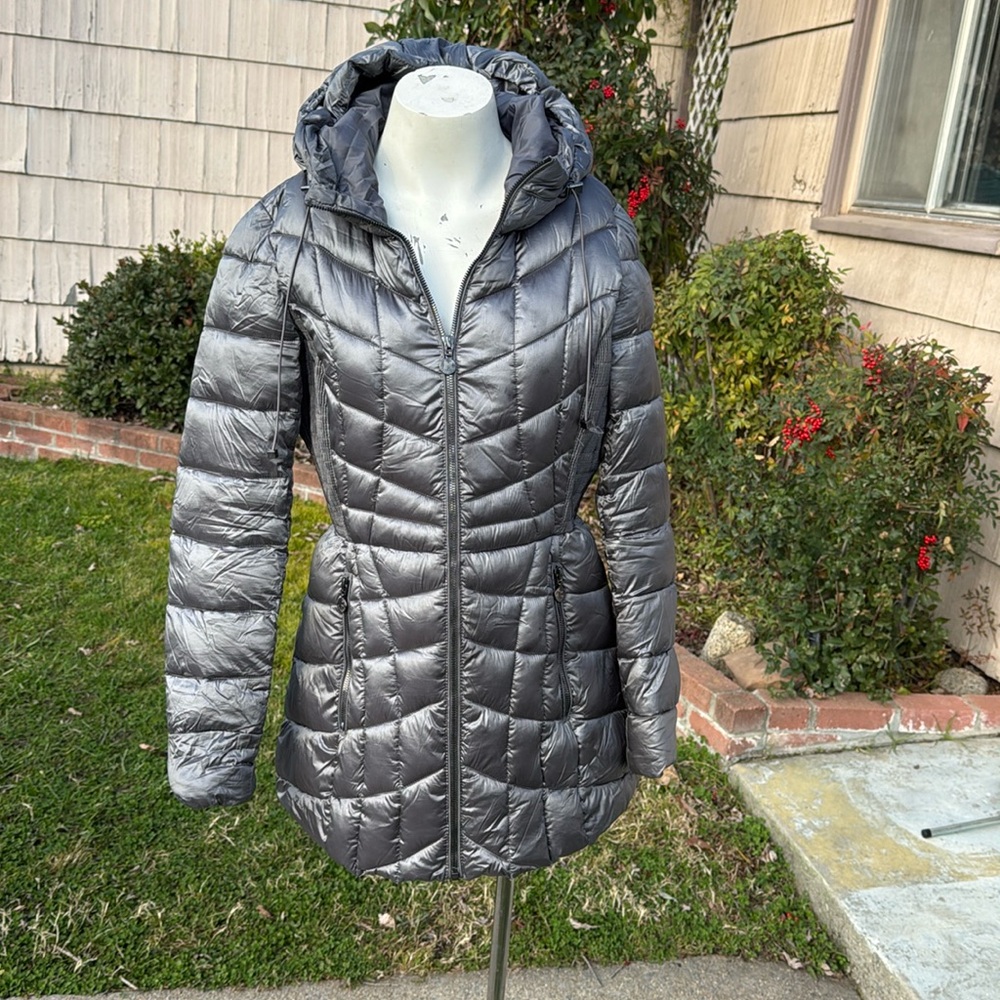 Nice women’s long puffer jacket grey small/ mediumium in size